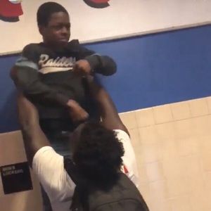 Meet your Posher, Akahi